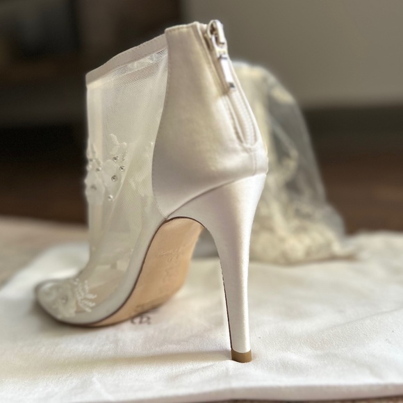 Bella Belle by Joy Proctor - Picture 11 of 14